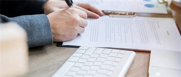 工程保證保險合同中，投保人、保險人、被保險人各有哪些權(quán)利？